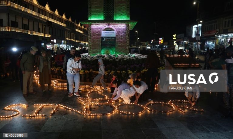 Celebrações do Diwali em Srinagar
