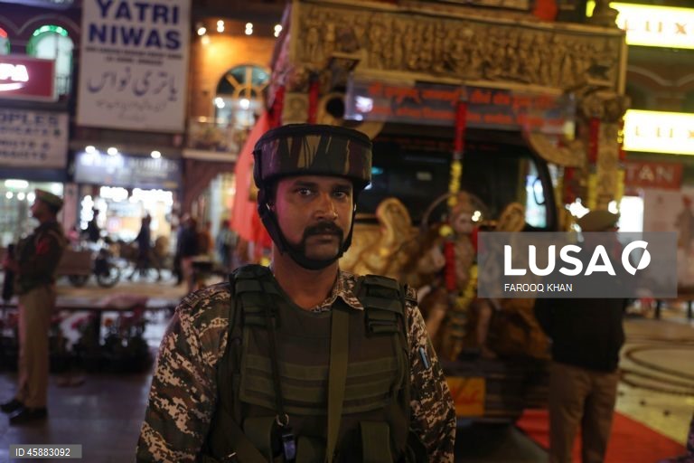 Celebrações do Diwali em Srinagar
