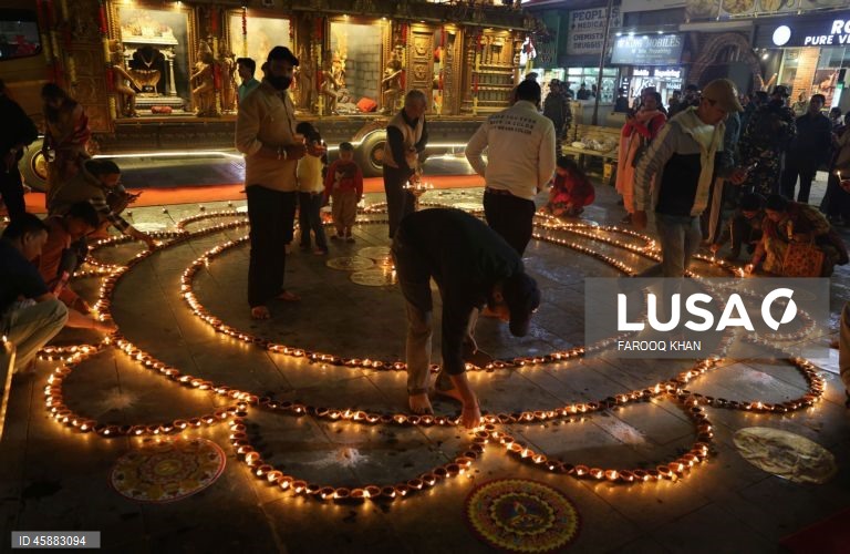 Celebrações do Diwali em Srinagar
