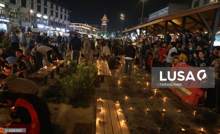 Celebrações do Diwali em Srinagar
