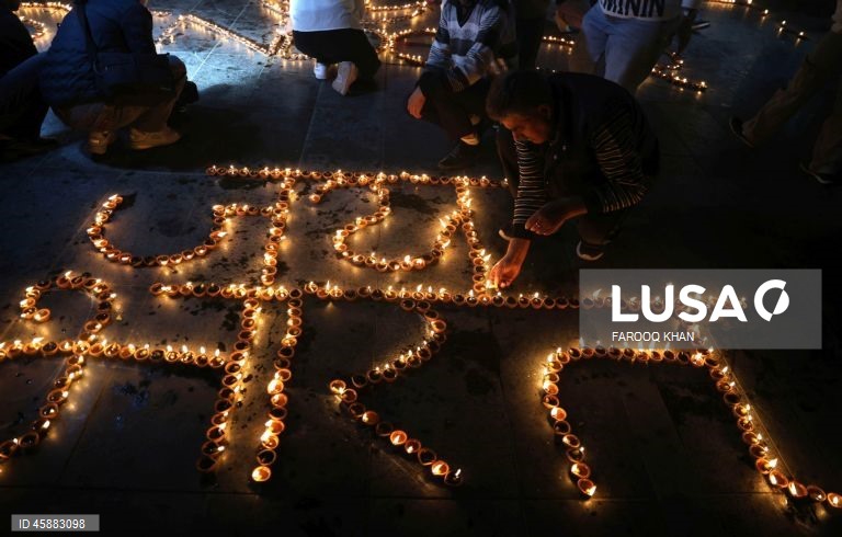 Celebrações do Diwali em Srinagar
