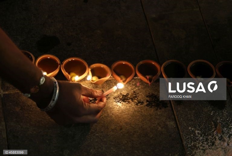 Celebrações do Diwali em Srinagar
