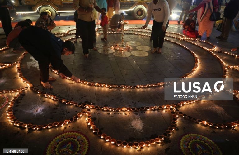 Celebrações do Diwali em Srinagar
