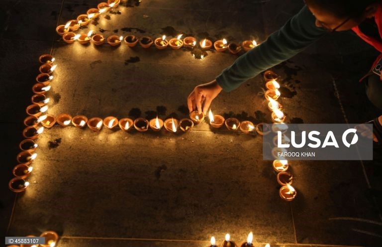Celebrações do Diwali em Srinagar
