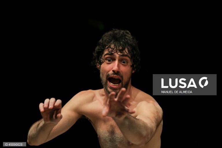 Ensaio de imprensa da peça “O arquiteto e o imperador da Assíria”, de Fernando Arrabal, com encenação de João Mota, no teatro A Comuna, em Lisboa, 21 de outubro de 2025. A peça estreia dia 23 de outubro. MANUEL DE ALMEIDA/LUSA