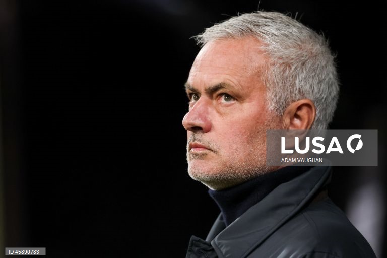 O Benfica foi hoje derrotado na visita aos ingleses do Newcastle, por 3-0, na terceira jornada da fase de liga da Liga dos Campeões de futebol, e continua sem pontuar na prova.