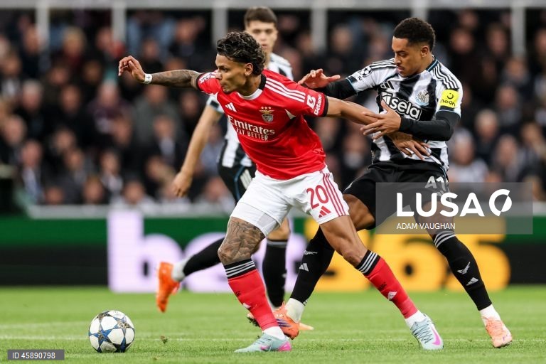 O Benfica foi hoje derrotado na visita aos ingleses do Newcastle, por 3-0, na terceira jornada da fase de liga da Liga dos Campeões de futebol, e continua sem pontuar na prova.