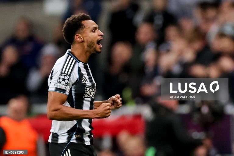 O Benfica foi hoje derrotado na visita aos ingleses do Newcastle, por 3-0, na terceira jornada da fase de liga da Liga dos Campeões de futebol, e continua sem pontuar na prova.