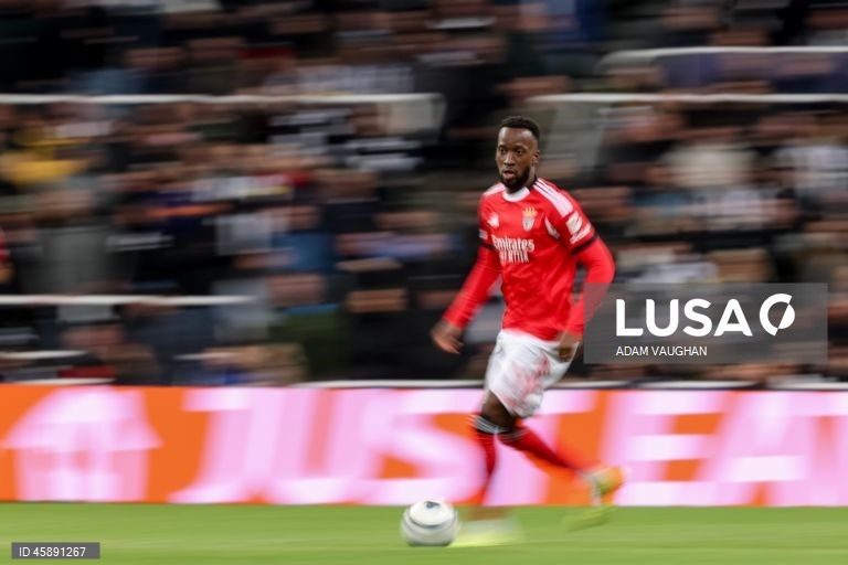 O Benfica foi hoje derrotado na visita aos ingleses do Newcastle, por 3-0, na terceira jornada da fase de liga da Liga dos Campeões de futebol, e continua sem pontuar na prova.