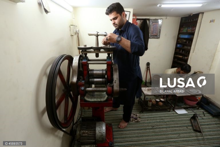 Paquistão: Ourives em Peshawar.