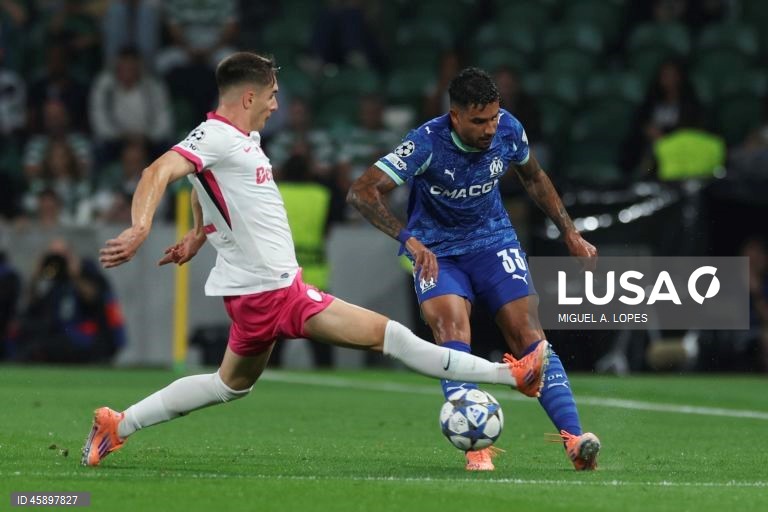 O Sporting venceu ao Marselha, por 2-1, na terceira jornada da fase de liga da Liga dos Campeões de futebol, numa partida em que os anfitriões deram a volta ao resultado com os franceses reduzidos a 10.
