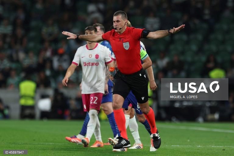 O Sporting venceu ao Marselha, por 2-1, na terceira jornada da fase de liga da Liga dos Campeões de futebol, numa partida em que os anfitriões deram a volta ao resultado com os franceses reduzidos a 10.
