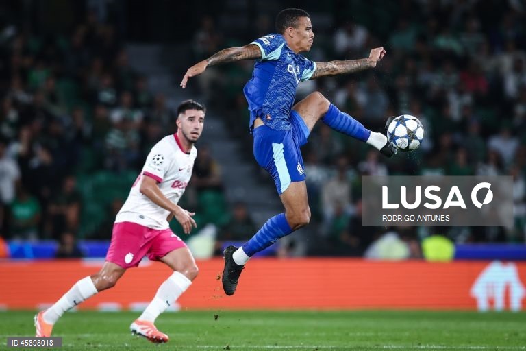 O Sporting venceu ao Marselha, por 2-1, na terceira jornada da fase de liga da Liga dos Campeões de futebol, numa partida em que os anfitriões deram a volta ao resultado com os franceses reduzidos a 10.
