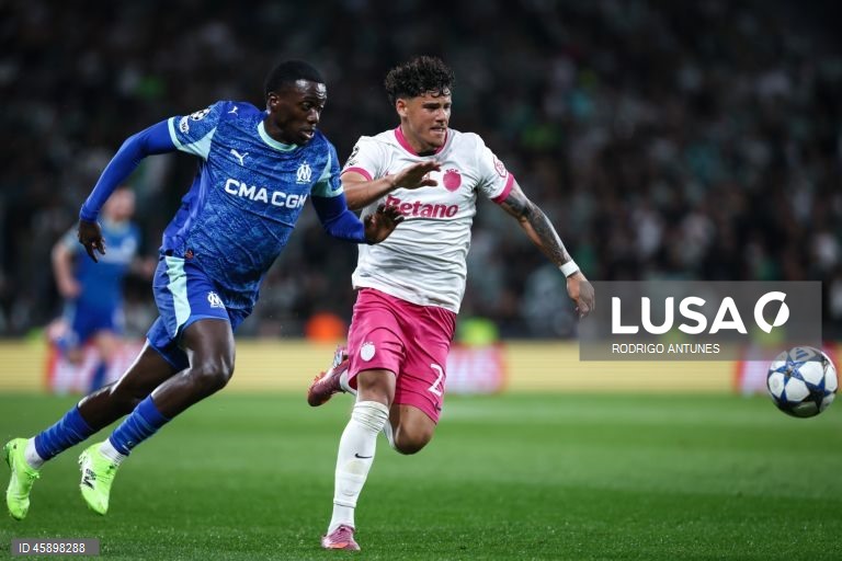 O Sporting venceu ao Marselha, por 2-1, na terceira jornada da fase de liga da Liga dos Campeões de futebol, numa partida em que os anfitriões deram a volta ao resultado com os franceses reduzidos a 10.
