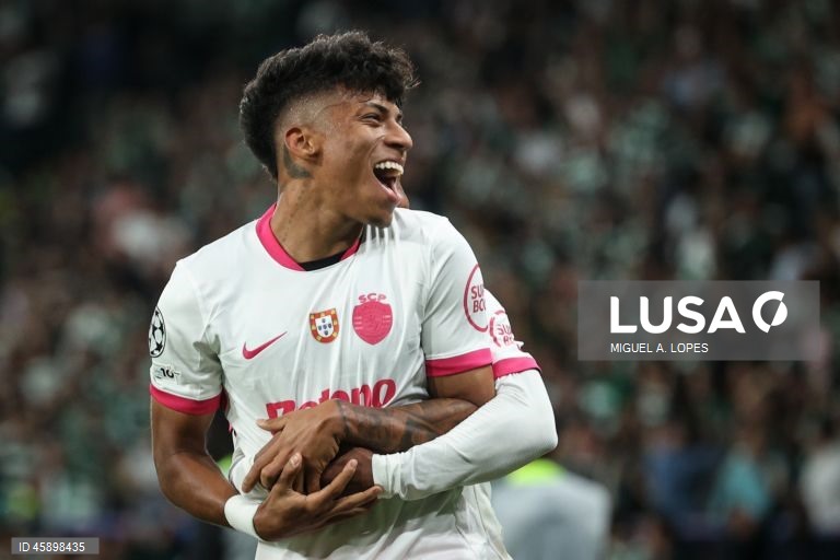 O Sporting venceu ao Marselha, por 2-1, na terceira jornada da fase de liga da Liga dos Campeões de futebol, numa partida em que os anfitriões deram a volta ao resultado com os franceses reduzidos a 10.
