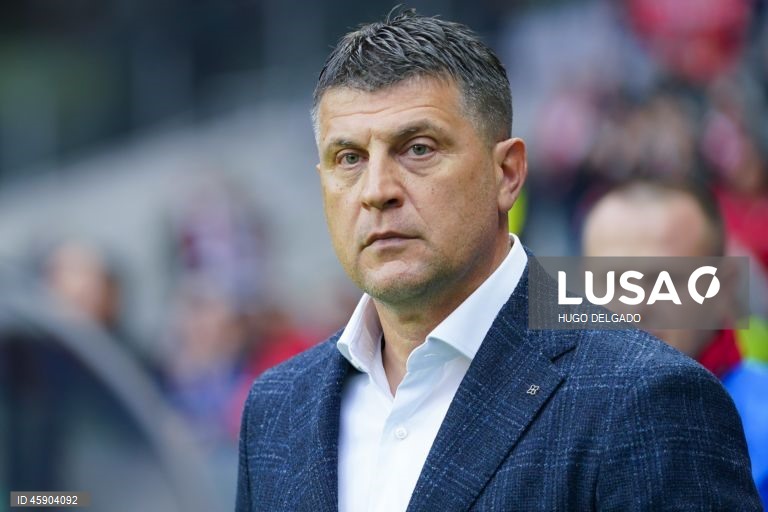 O Sporting de Braga manteve hoje a invencibilidade na Liga Europa de futebol, ao impor-se em casa aos sérvios do Estrela Vermelha por 2-0, na terceira jornada da fase de liga da competição.