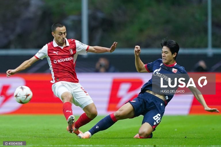 O Sporting de Braga manteve hoje a invencibilidade na Liga Europa de futebol, ao impor-se em casa aos sérvios do Estrela Vermelha por 2-0, na terceira jornada da fase de liga da competição.