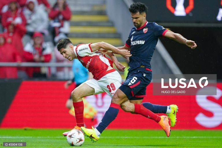 O Sporting de Braga manteve hoje a invencibilidade na Liga Europa de futebol, ao impor-se em casa aos sérvios do Estrela Vermelha por 2-0, na terceira jornada da fase de liga da competição.