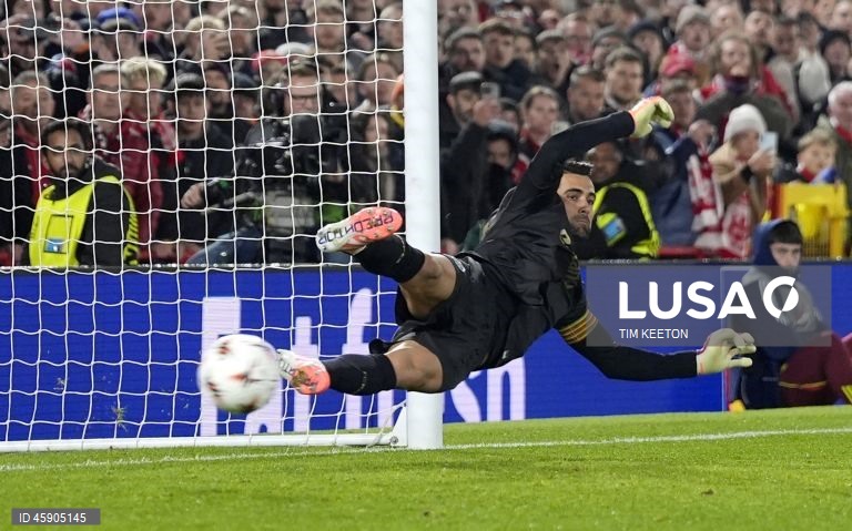  O FC Porto somou hoje a primeira derrota da época, ao perder por 2-0 no terreno dos ingleses do Nottingham Forest, em jogo da terceira jornada da fase de liga da Liga Europa de futebol.