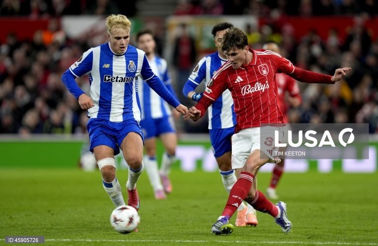  O FC Porto somou hoje a primeira derrota da época, ao perder por 2-0 no terreno dos ingleses do Nottingham Forest, em jogo da terceira jornada da fase de liga da Liga Europa de futebol.