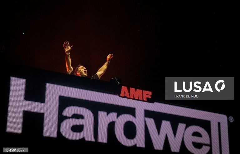 O DJ Armin van Buuren atua na 30.ª edição do Amsterdam Dance Event (ADE) no Johan Cruijff ArenA, em Amesterdão, Holanda. O festival de dança apresenta cinco dias de apresentações, festas, painéis e workshops por toda a cidade, de 22 a 26 de outubro de 2025.  