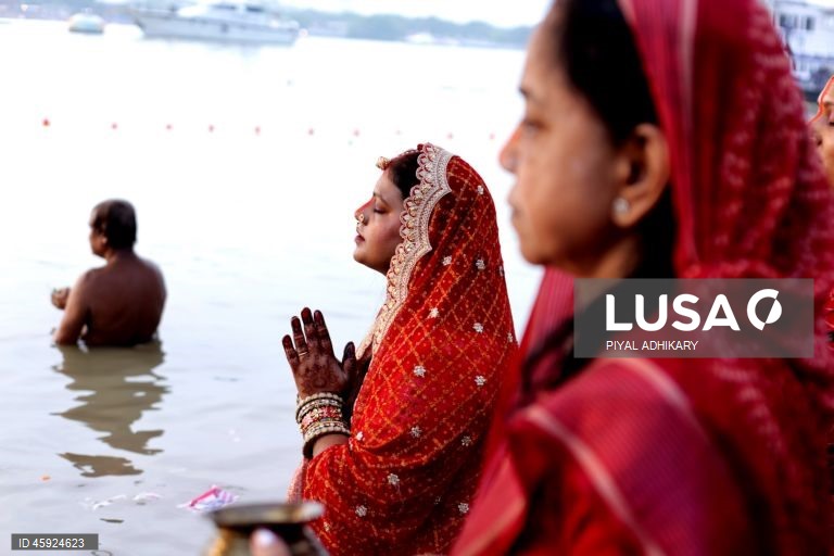 Índia: Devotos hindus celebram o Chhath