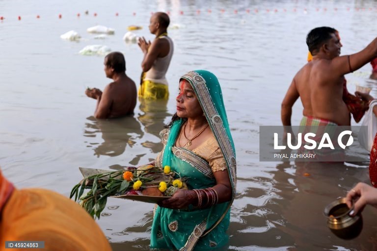 Índia: Devotos hindus celebram o Chhath