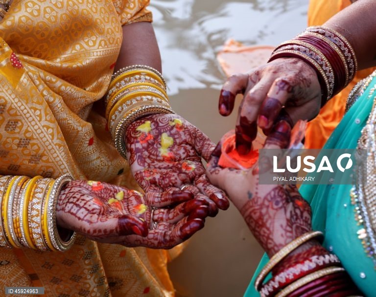 Índia: Devotos hindus celebram o Chhath