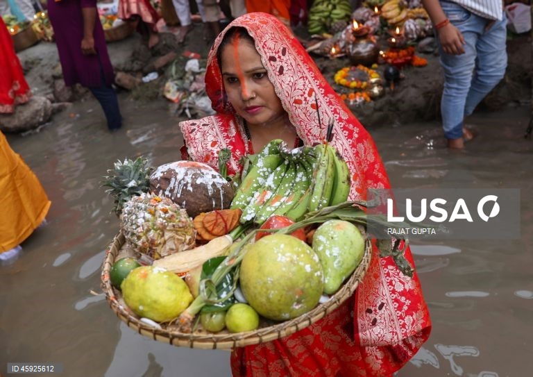 Índia: Devotos hindus celebram o Chhath