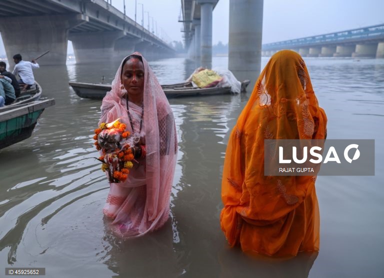 Índia: Devotos hindus celebram o Chhath
