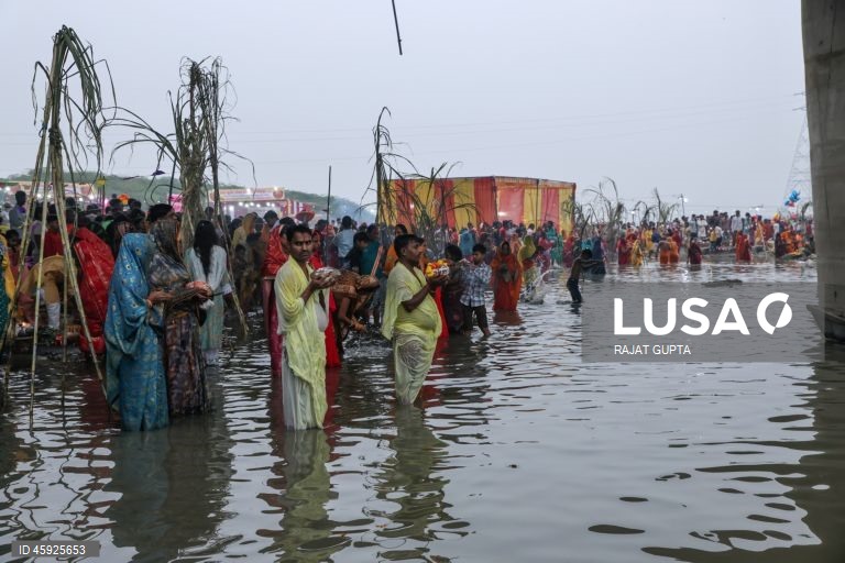 Índia: Devotos hindus celebram o Chhath