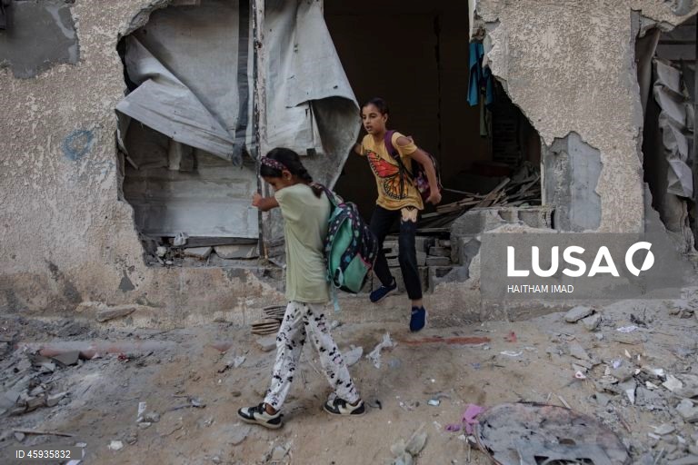 Faixa de Gaza: Ataques aéreos israelitas fazem pelo menos 60 mortos em Khan Yunis