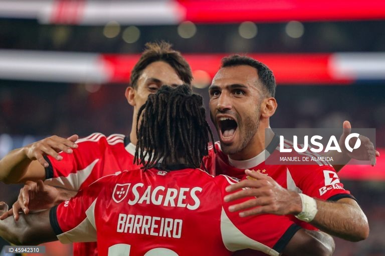 O detentor do título Benfica qualificou-se hoje para a ‘final four’ da edição 2025/26 da Taça da Liga em futebol, ao vencer em casa o Tondela por 3-0, marcando encontro nas meias-finais com o Sporting de Braga.