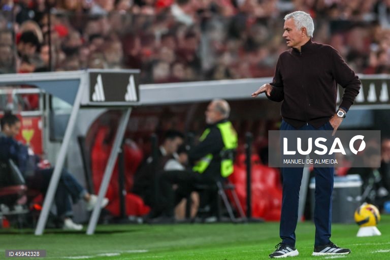 O detentor do título Benfica qualificou-se hoje para a ‘final four’ da edição 2025/26 da Taça da Liga em futebol, ao vencer em casa o Tondela por 3-0, marcando encontro nas meias-finais com o Sporting de Braga.