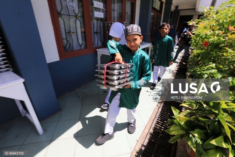 Indonésia: Programa alimentar escolar dá refeições a mais de 38 milhões de crianças