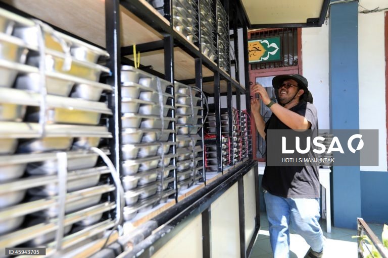 Indonésia: Programa alimentar escolar dá refeições a mais de 38 milhões de crianças