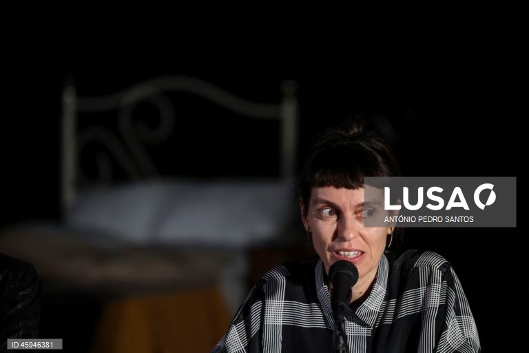 Ensaio da peça de teatro “Torrente”, interpretada pelo Teatro do Vestido sobre o Processo Revolucionário em Curso (PREC), na ZDB 8 Marvila, em Lisboa, 30 de outubro de 2025. (ACOMPANHA TEXTO DA LUSA DE 02-11-2025) ANTÓNIO PEDRO SANTOS/LUSA


