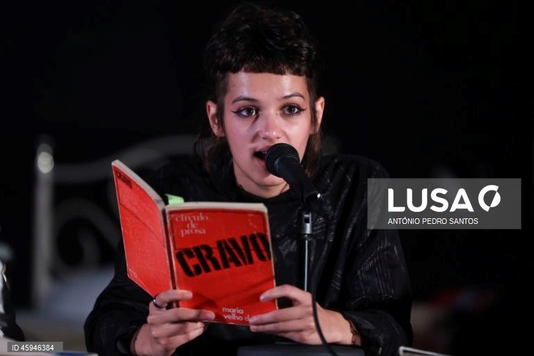 Ensaio da peça de teatro “Torrente”, interpretada pelo Teatro do Vestido sobre o Processo Revolucionário em Curso (PREC), na ZDB 8 Marvila, em Lisboa, 30 de outubro de 2025. (ACOMPANHA TEXTO DA LUSA DE 02-11-2025) ANTÓNIO PEDRO SANTOS/LUSA



