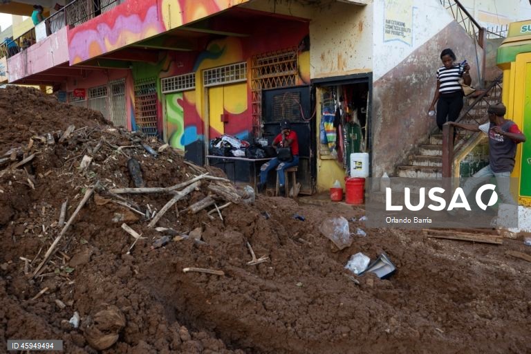 Jamaica: Pelo menos 19 mortos e mais de 70% do país sem energia elétrica após a passagem do furacão Melissa.