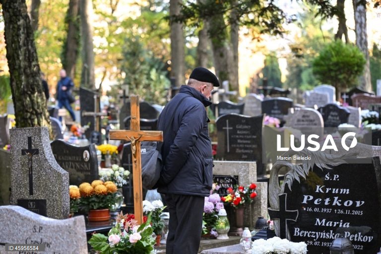 Dia de Todos os Santos na Polónia