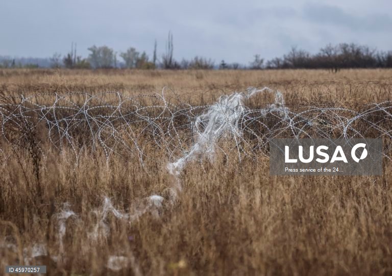 Militares da 24ª Brigada Mecanizada, batizada em homenagem ao rei Danylo, nas posições da linha de frente perto de Chasiv Yar, na Ucrânia. As tropas russas entraram no território ucraniano em 24 de fevereiro de 2022, dando início a um conflito que provocou destruição e uma crise humanitária.
