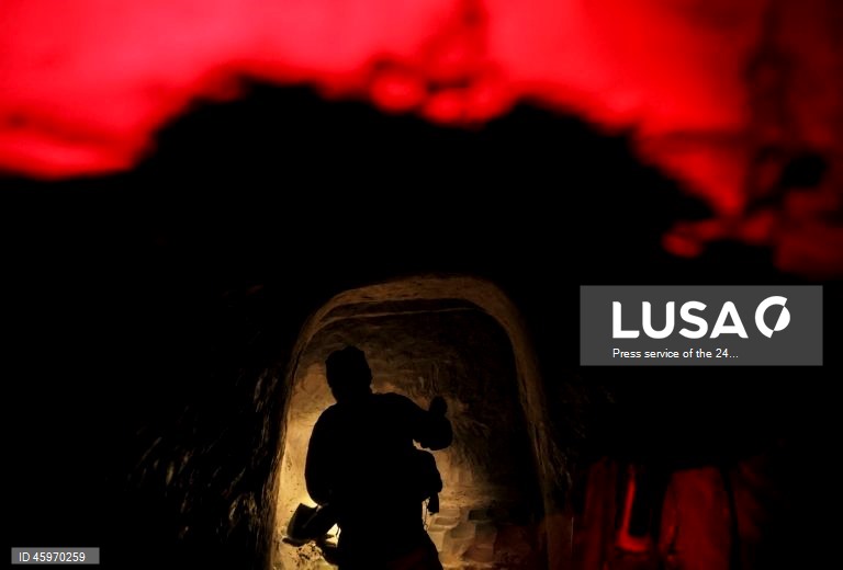 Militares da 24ª Brigada Mecanizada, batizada em homenagem ao rei Danylo, nas posições da linha de frente perto de Chasiv Yar, na Ucrânia. As tropas russas entraram no território ucraniano em 24 de fevereiro de 2022, dando início a um conflito que provocou destruição e uma crise humanitária.