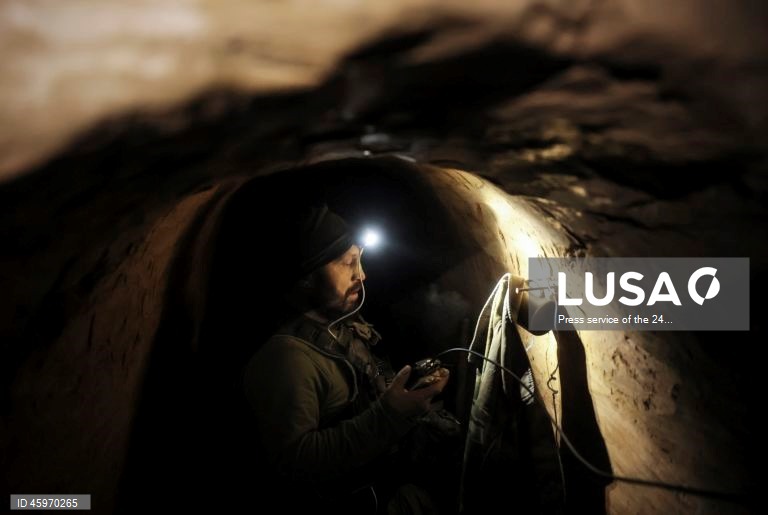 Militares da 24ª Brigada Mecanizada, batizada em homenagem ao rei Danylo, nas posições da linha de frente perto de Chasiv Yar, na Ucrânia. As tropas russas entraram no território ucraniano em 24 de fevereiro de 2022, dando início a um conflito que provocou destruição e uma crise humanitária.