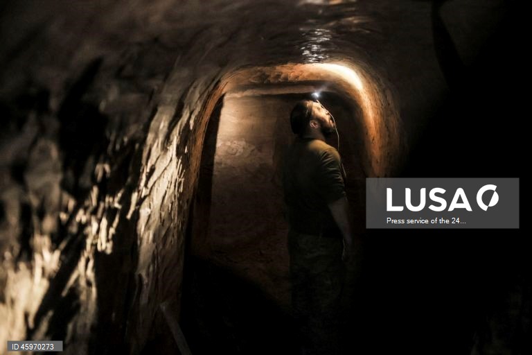 Militares da 24ª Brigada Mecanizada, batizada em homenagem ao rei Danylo, nas posições da linha de frente perto de Chasiv Yar, na Ucrânia. As tropas russas entraram no território ucraniano em 24 de fevereiro de 2022, dando início a um conflito que provocou destruição e uma crise humanitária.