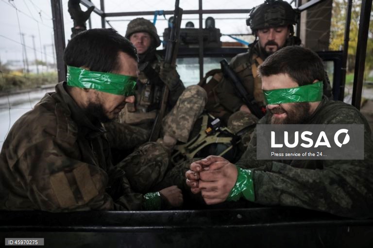 Militares da 24ª Brigada Mecanizada, batizada em homenagem ao rei Danylo, nas posições da linha de frente perto de Chasiv Yar, na Ucrânia. As tropas russas entraram no território ucraniano em 24 de fevereiro de 2022, dando início a um conflito que provocou destruição e uma crise humanitária.