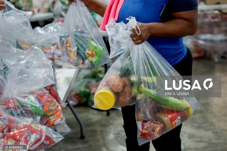 EUA: Distribuição gratuita de alimentos na YMCA durante o mais longo encerramento do governo