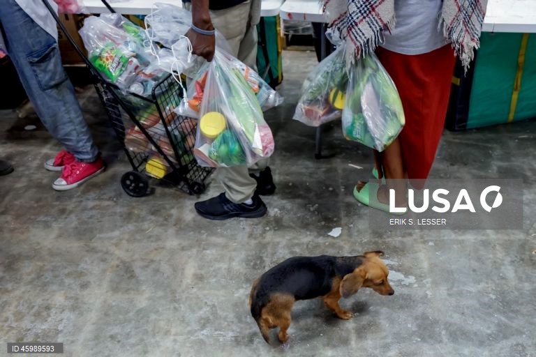 EUA: Distribuição gratuita de alimentos na YMCA durante o mais longo encerramento do governo