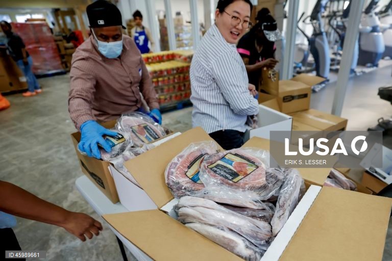 EUA: Distribuição gratuita de alimentos na YMCA durante o mais longo encerramento do governo