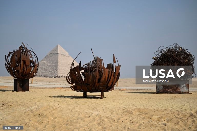 Egito: Exposição de arte contemporânea "Forever Is Now" 2025.