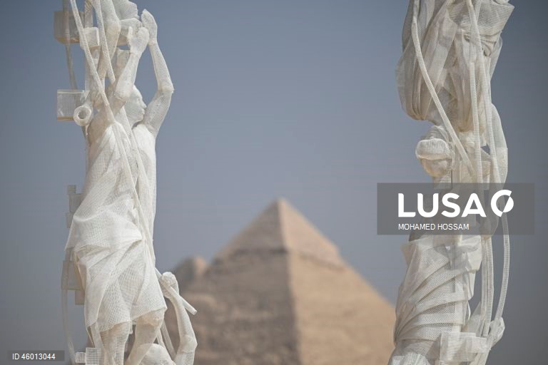 Egito: Exposição de arte contemporânea "Forever Is Now" 2025.